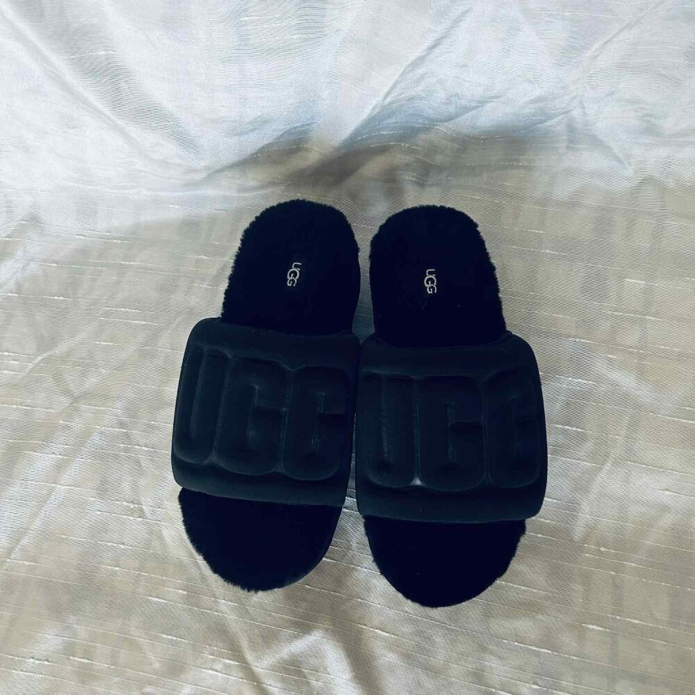 UGG Maxi Graphic Slide Platform Black Fur Slippers 8